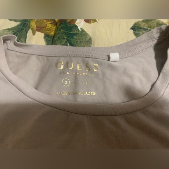 Guess Women’s Tee-Like New Small - Picture 2 of 3